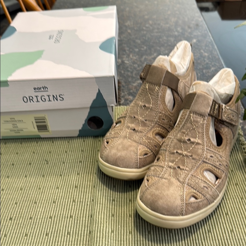 Earth Origins Tan Sandals Size 8 Comfortable Breathable Design New with box